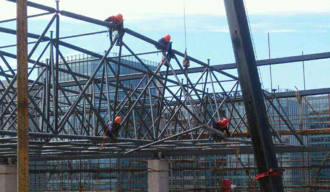 丹阳论网架装配施工中搭设脚手架应当留神的事故